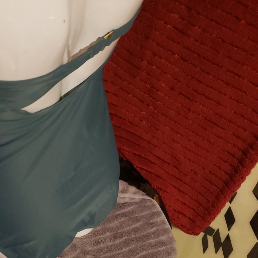 Swimsuit - Picture 2 of 3